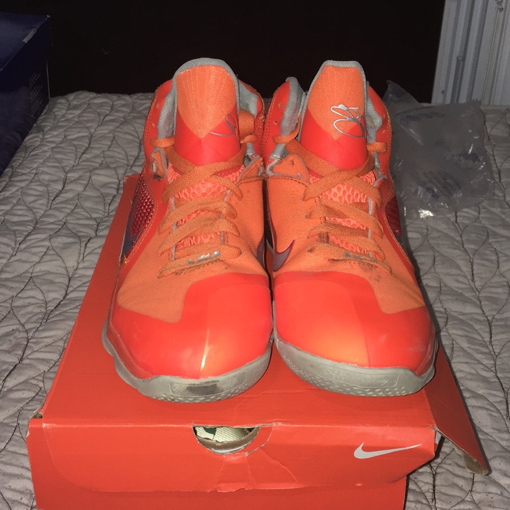 LeBron James Big Bangs 9 Size 6.5y All Star